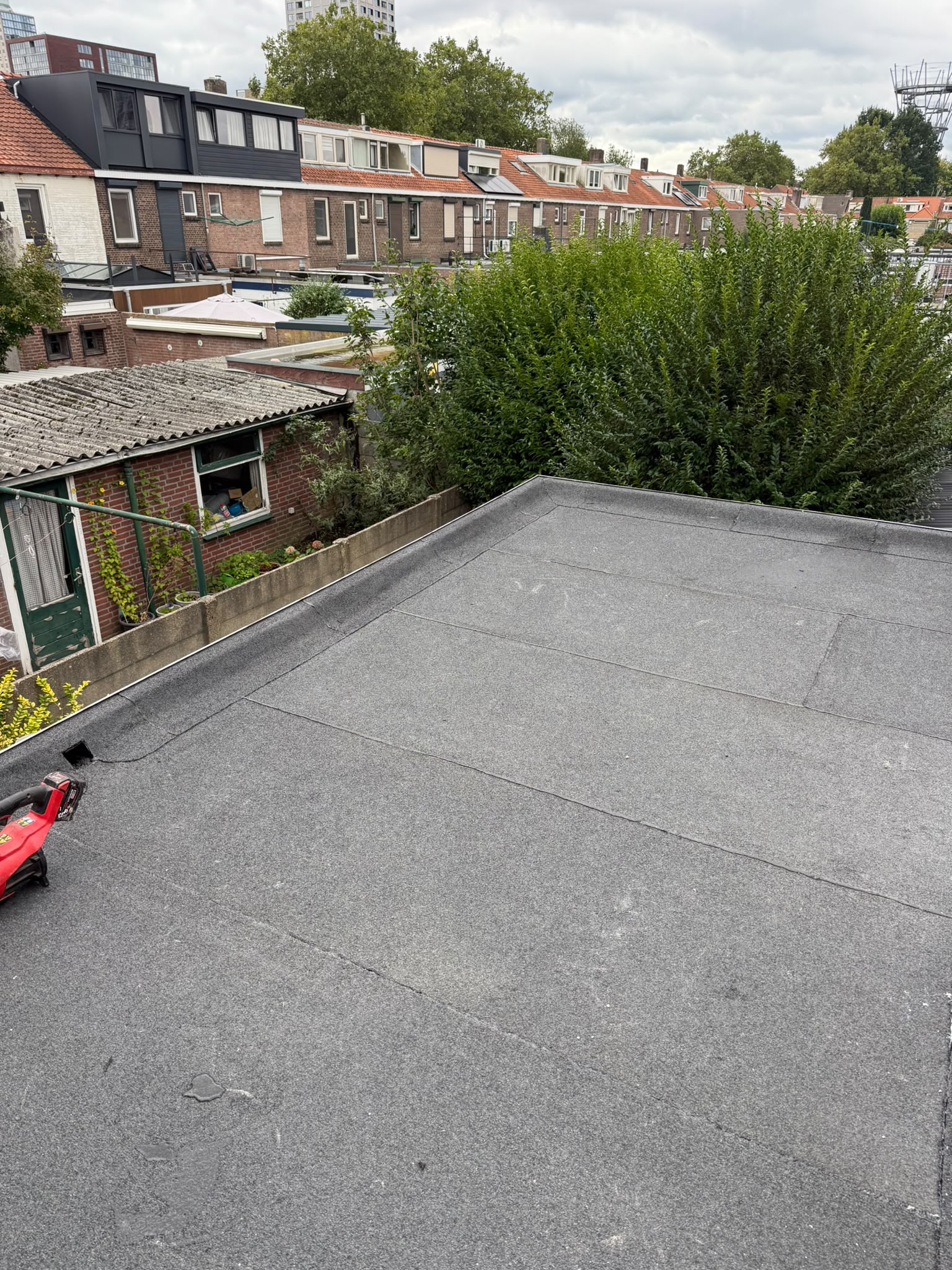 Afwerking van plat dak na renovatie